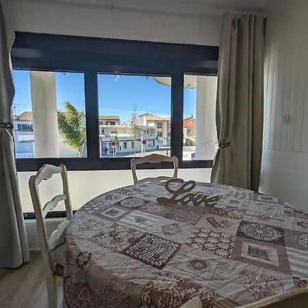 Sol-y-days Port Royal, Grand 4 Couchages Bien Equipe En Centre Apartment Le Grau-du-Roi